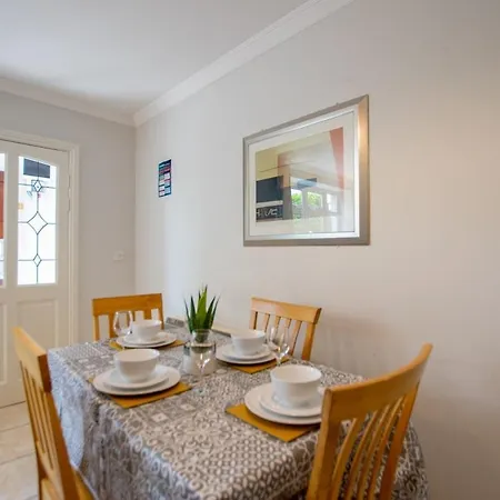 131 - Spacious 2 Bed With Parking Γκάλγουεϊ