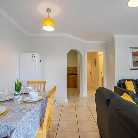Apartman 131 - Spacious 2 Bed With Parking *