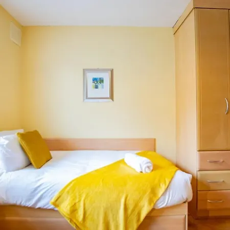 Apartman 131 - Spacious 2 Bed With Parking Galway