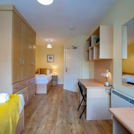 131 - Spacious 2 Bed With Parking Apartman *