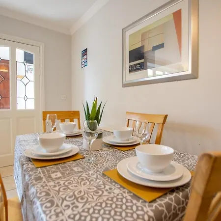 Apartman 131 - Spacious 2 Bed With Parking *