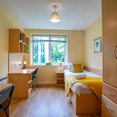 Apartman 131 - Spacious 2 Bed With Parking *