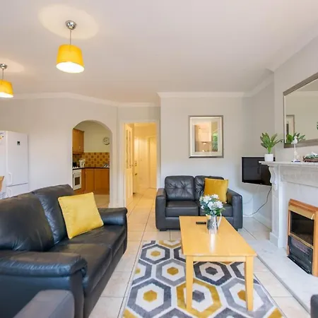 131 - Spacious 2 Bed With Parking Apartman *