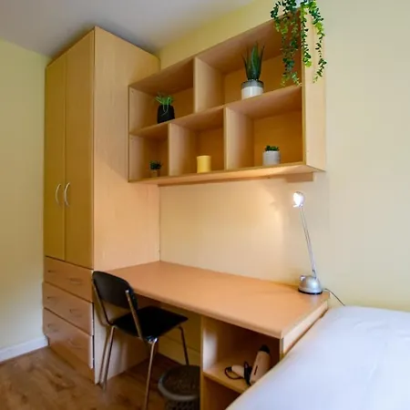 131 - Spacious 2 Bed With Parking Apartman