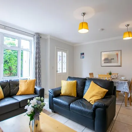 131 - Spacious 2 Bed With Parking